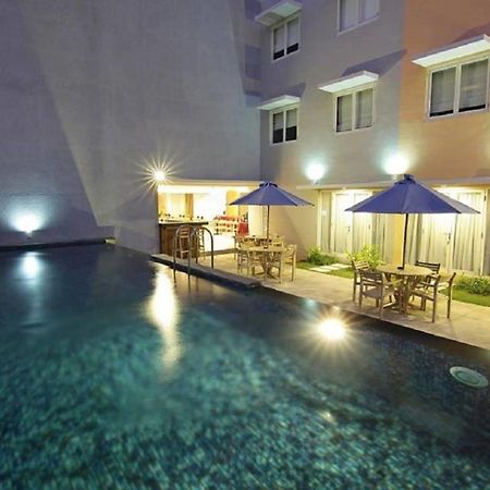 Santosa City Hotel دنباسار المظهر الخارجي الصورة