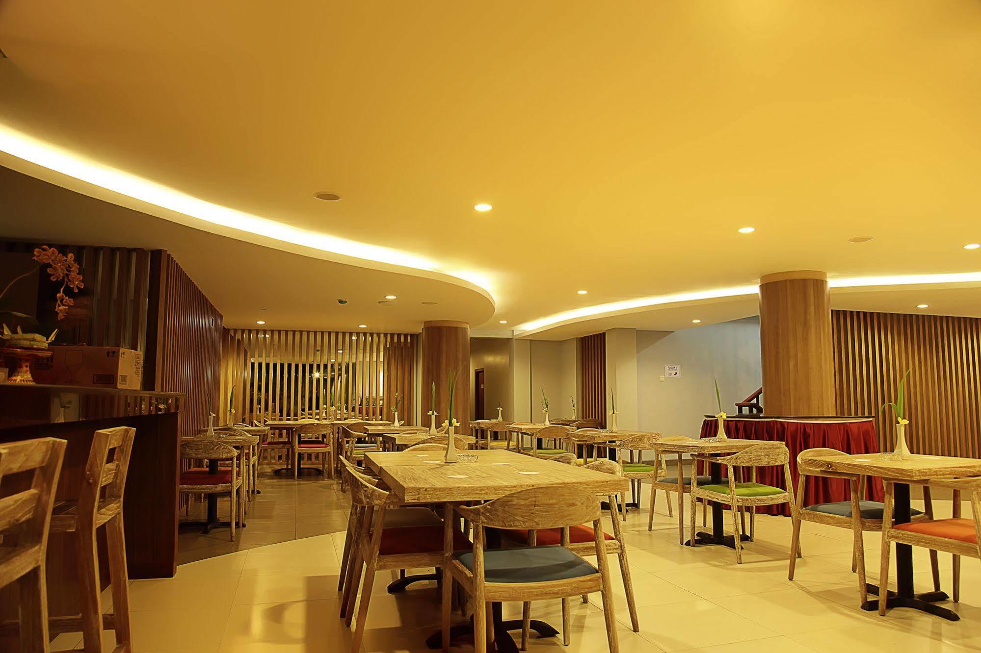 Santosa City Hotel دنباسار المظهر الخارجي الصورة