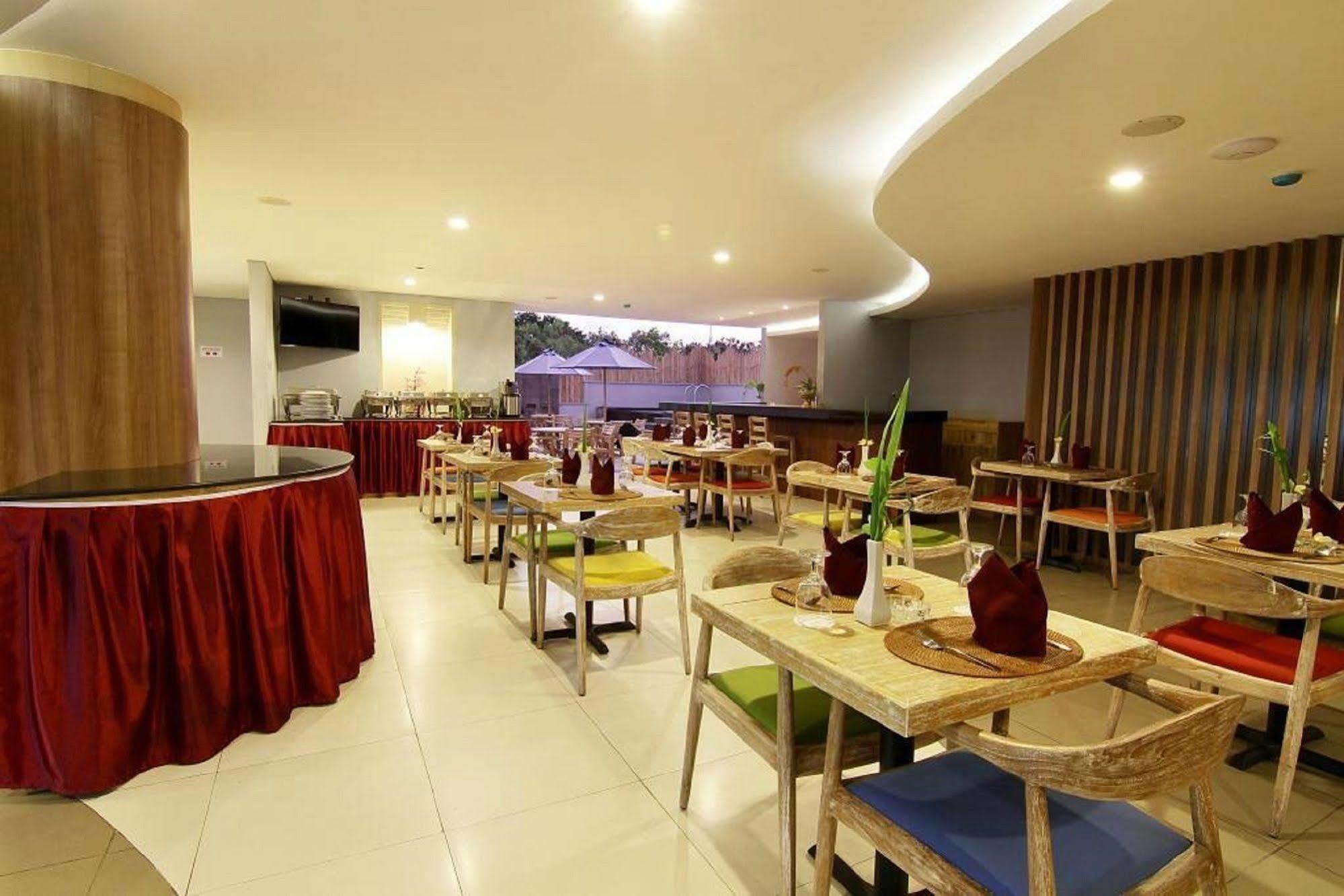 Santosa City Hotel دنباسار المظهر الخارجي الصورة