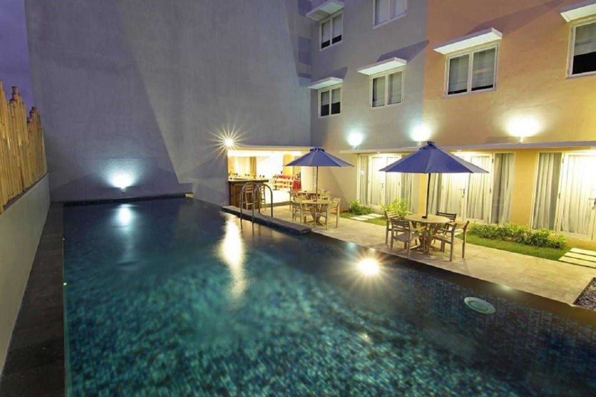 Santosa City Hotel دنباسار المظهر الخارجي الصورة