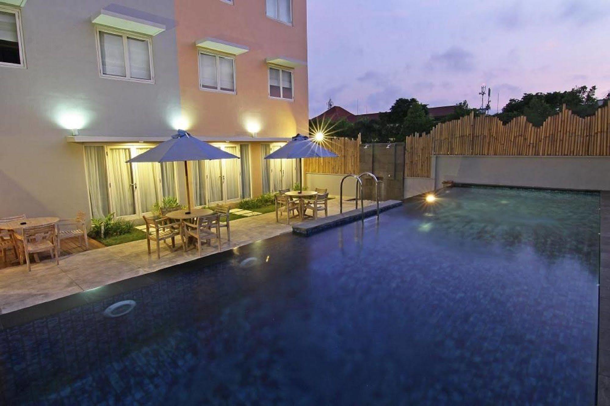 Santosa City Hotel دنباسار المظهر الخارجي الصورة