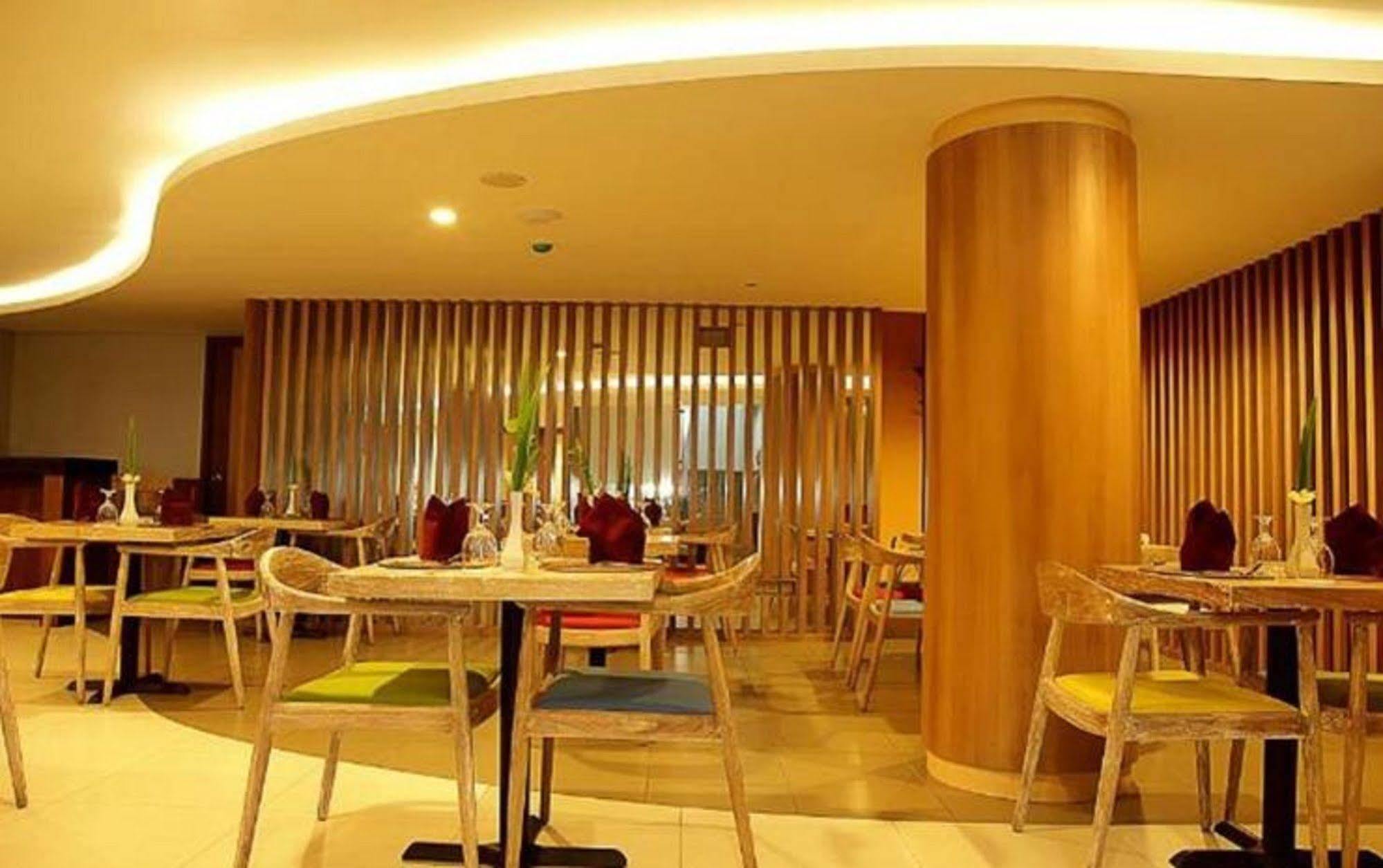 Santosa City Hotel دنباسار المظهر الخارجي الصورة