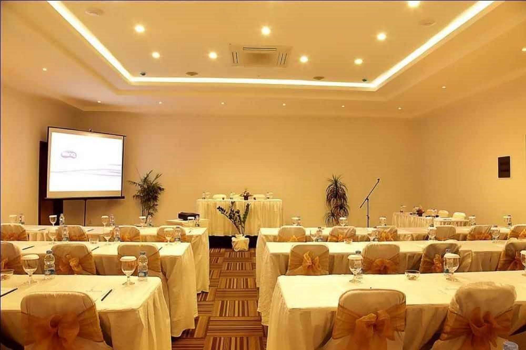 Santosa City Hotel دنباسار المظهر الخارجي الصورة